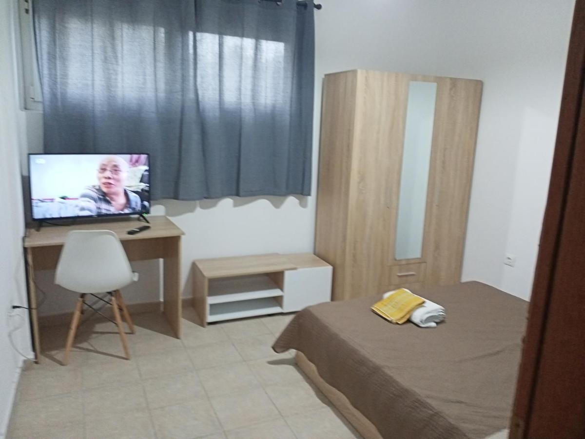 Semi-basement 250m From Sea, Nea Chili Apartment