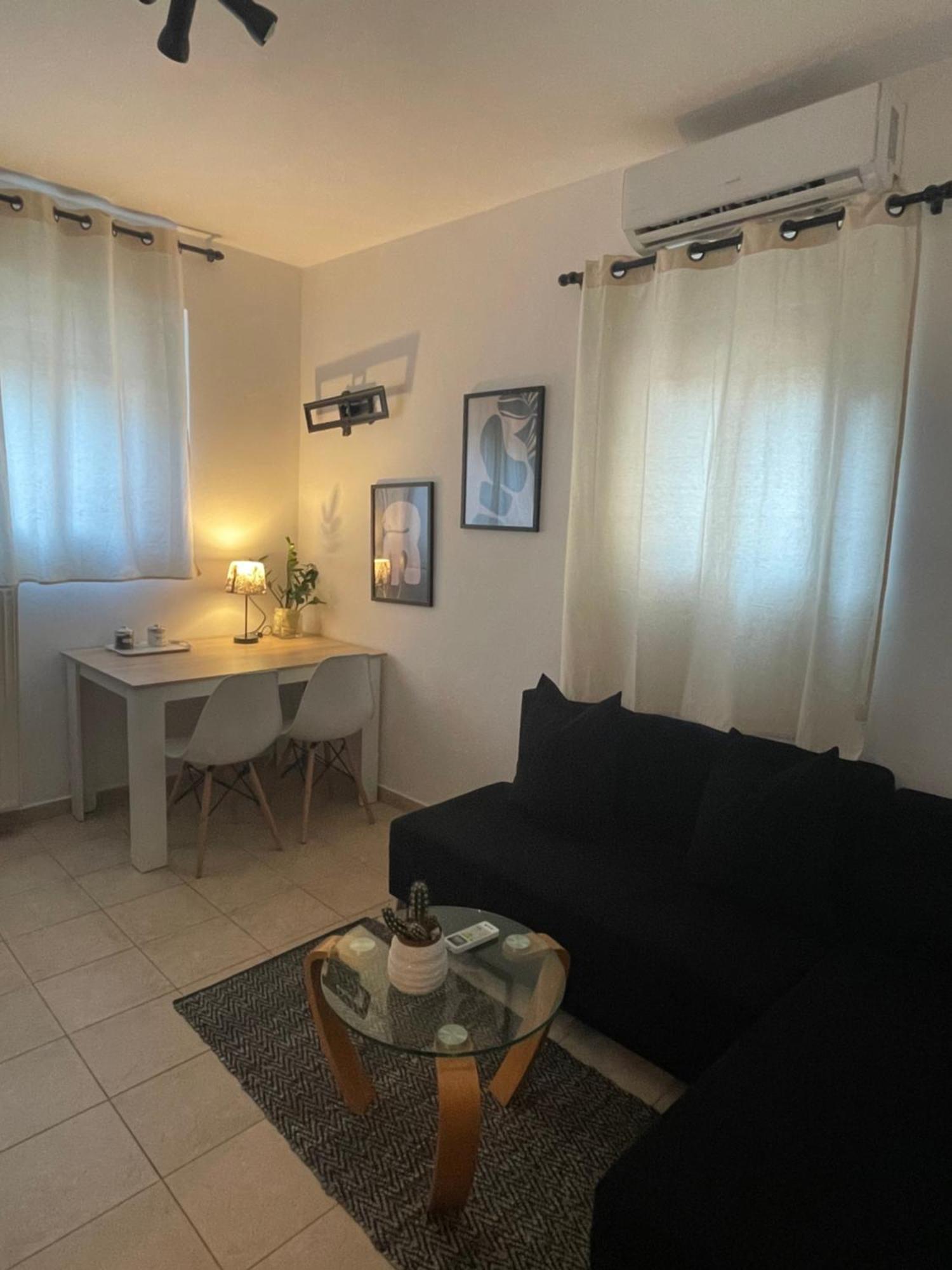 Semi-basement 250m From Sea, Nea Chili Apartment *