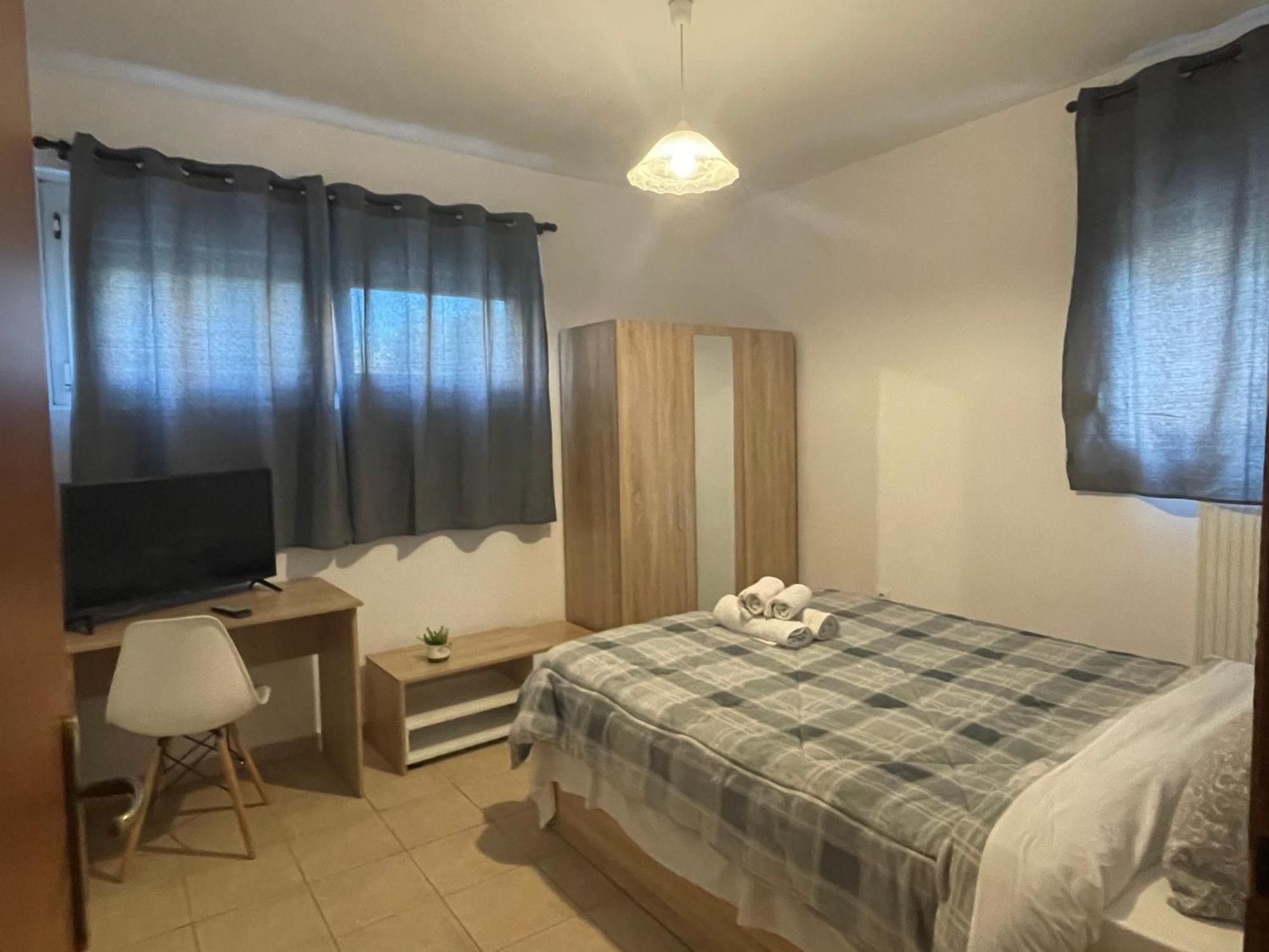 Apartment Semi-basement 250m From Sea, Nea Chili