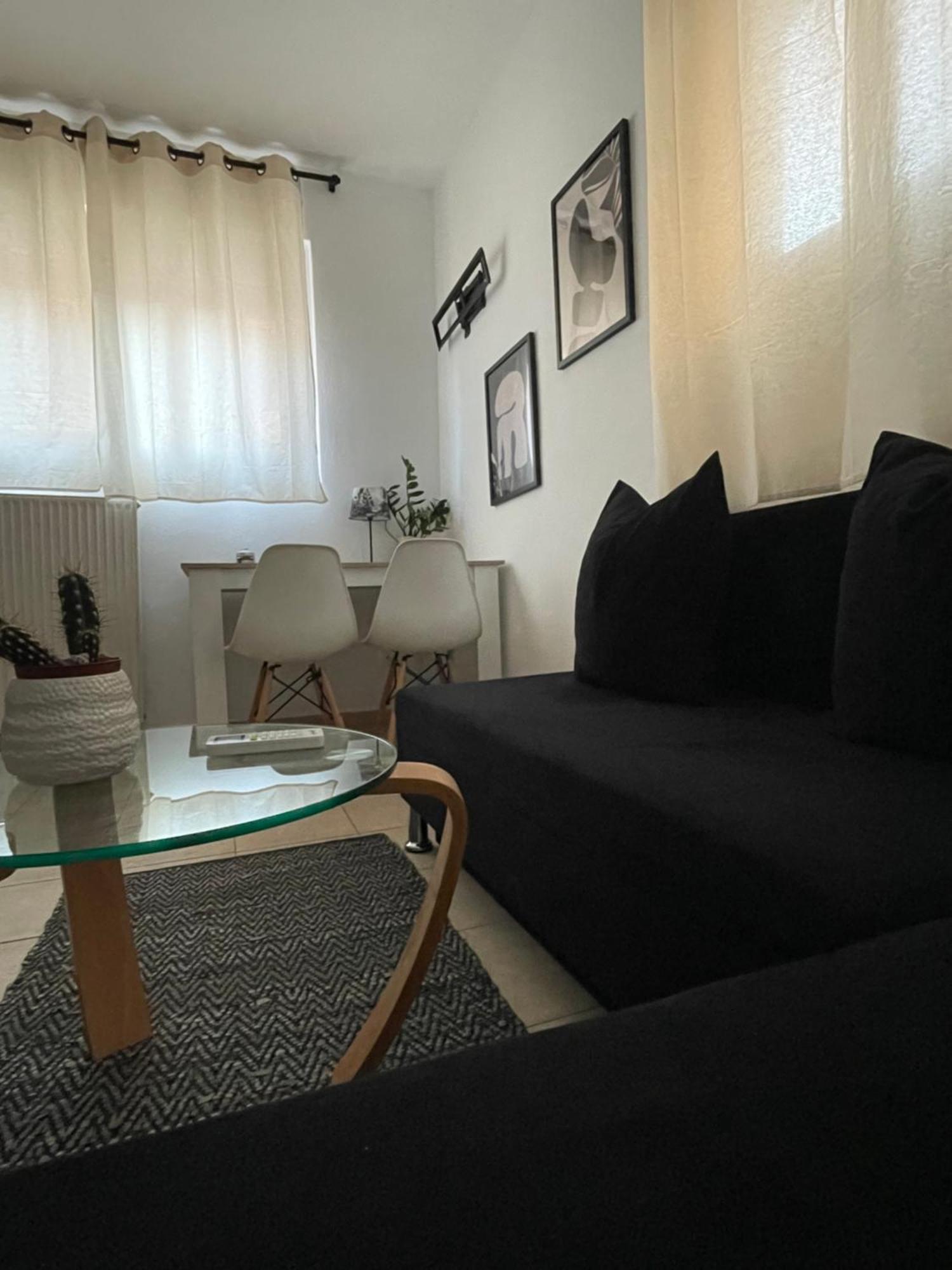 Apartment Semi-basement 250m From Sea, Nea Chili *